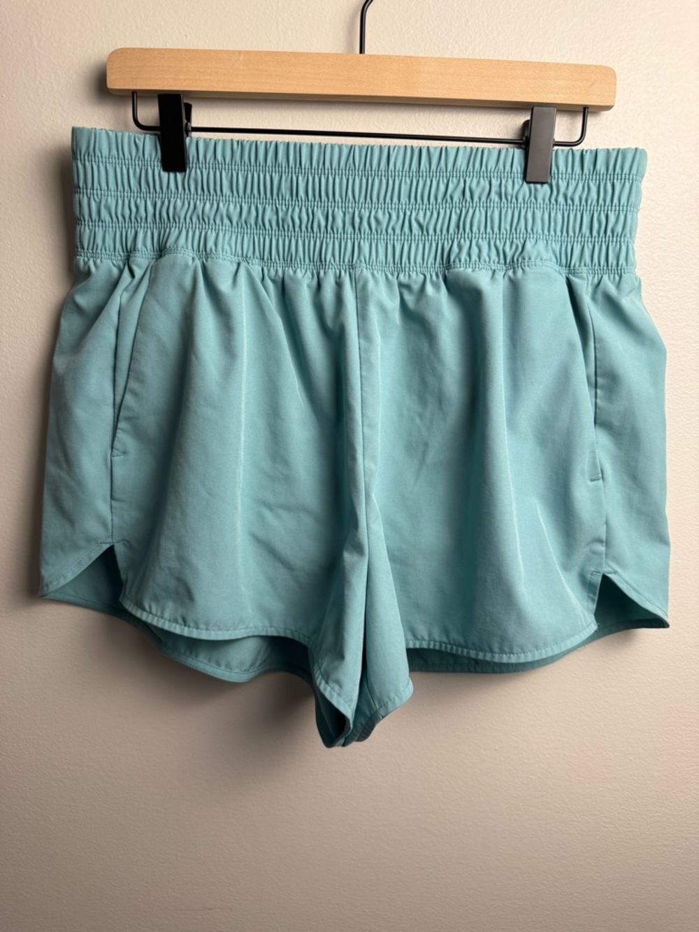 Old Navy Aqua Extra High-Rise Elastic-Waist Athletic Shorts Sz L